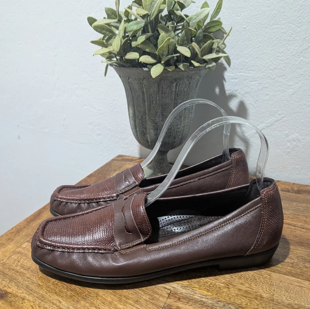 SAS J Slip On Loafer Womens 9 Brown Leather Comfort Shoe Moccasin Made in‎ USA